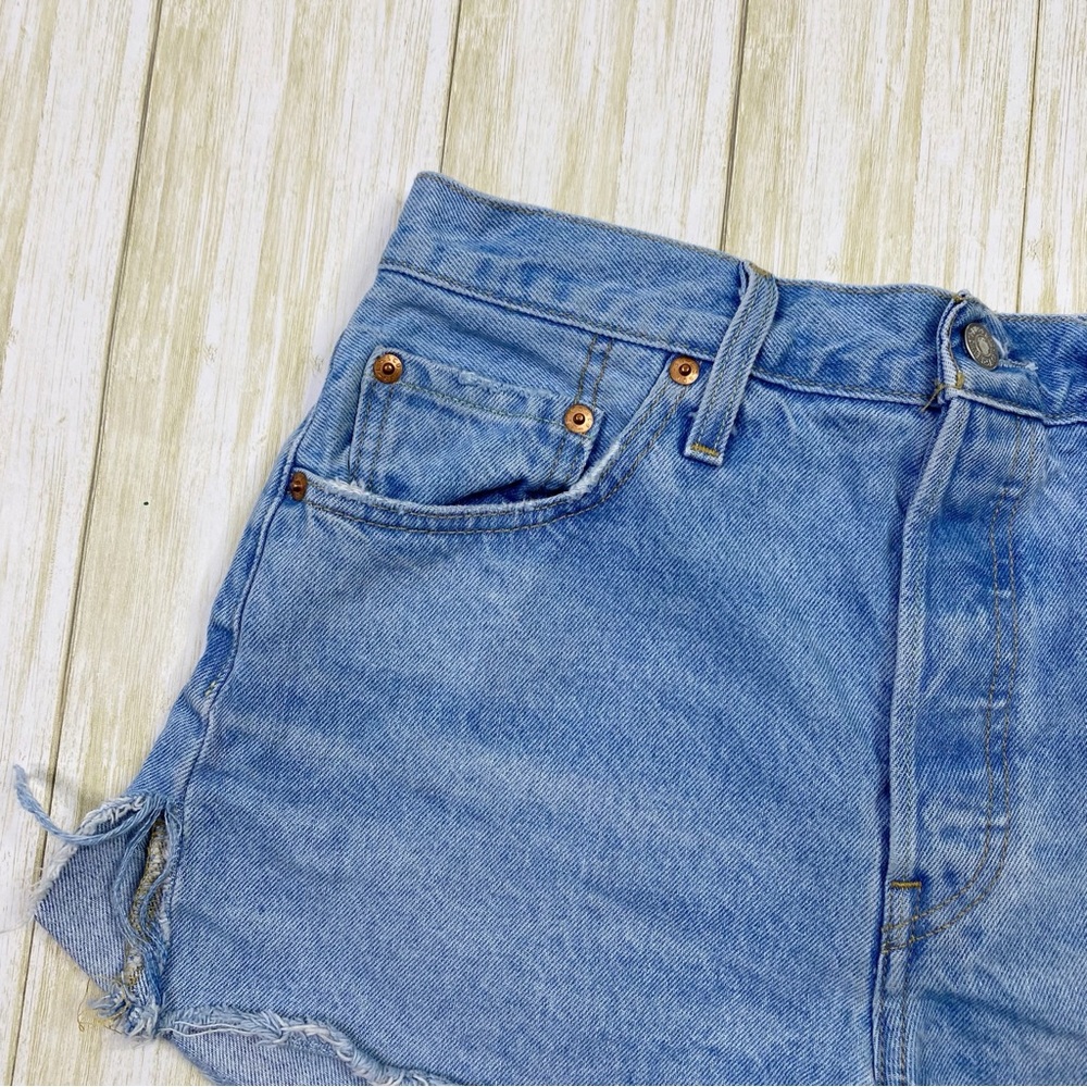 Levi’s 501 Medium Wash Button Fly Denim Cut Off Shorts - Picture 2 of 8